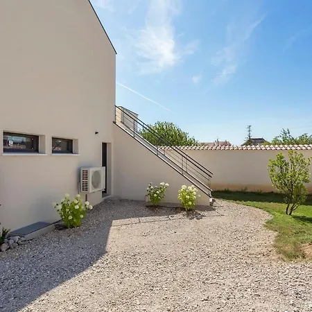 With Large Terrace Elegant Cozy Haven Apartman Loyettes